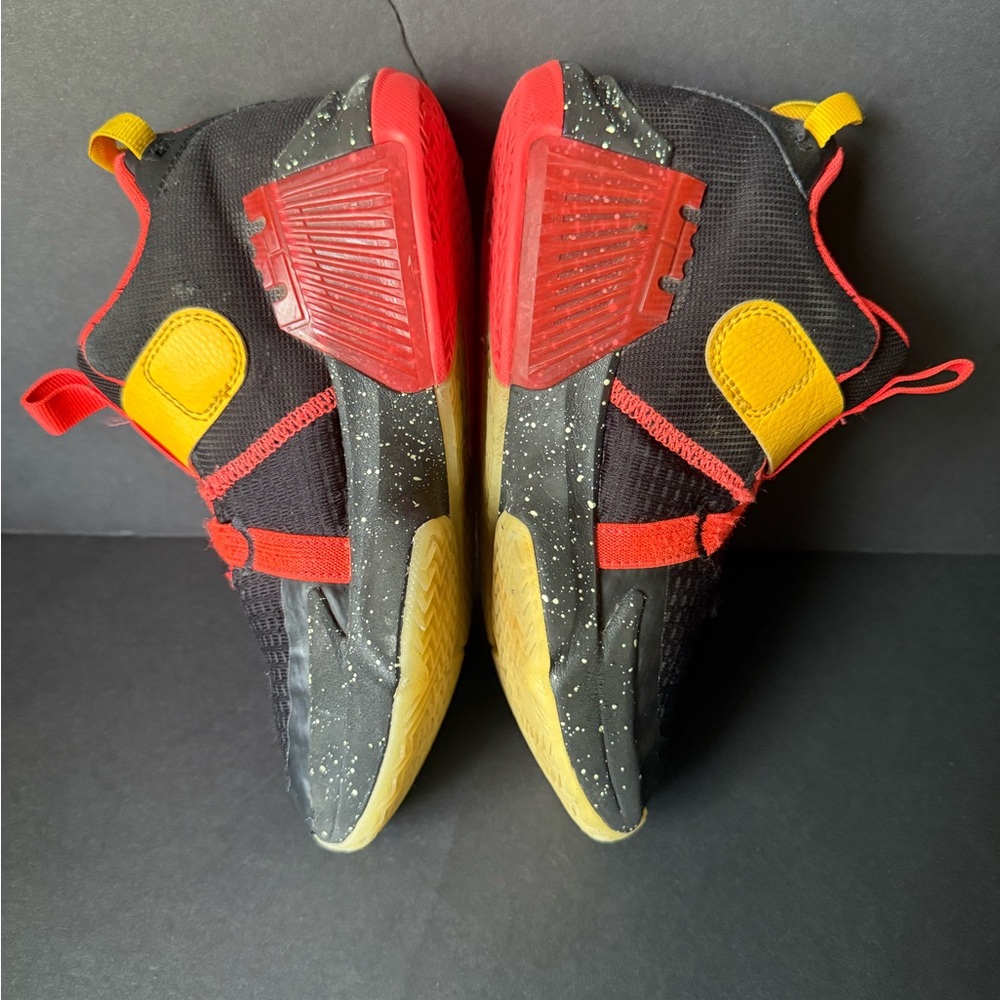 Kids LeBron Witness 7 Basketball Sneakers Black/Red